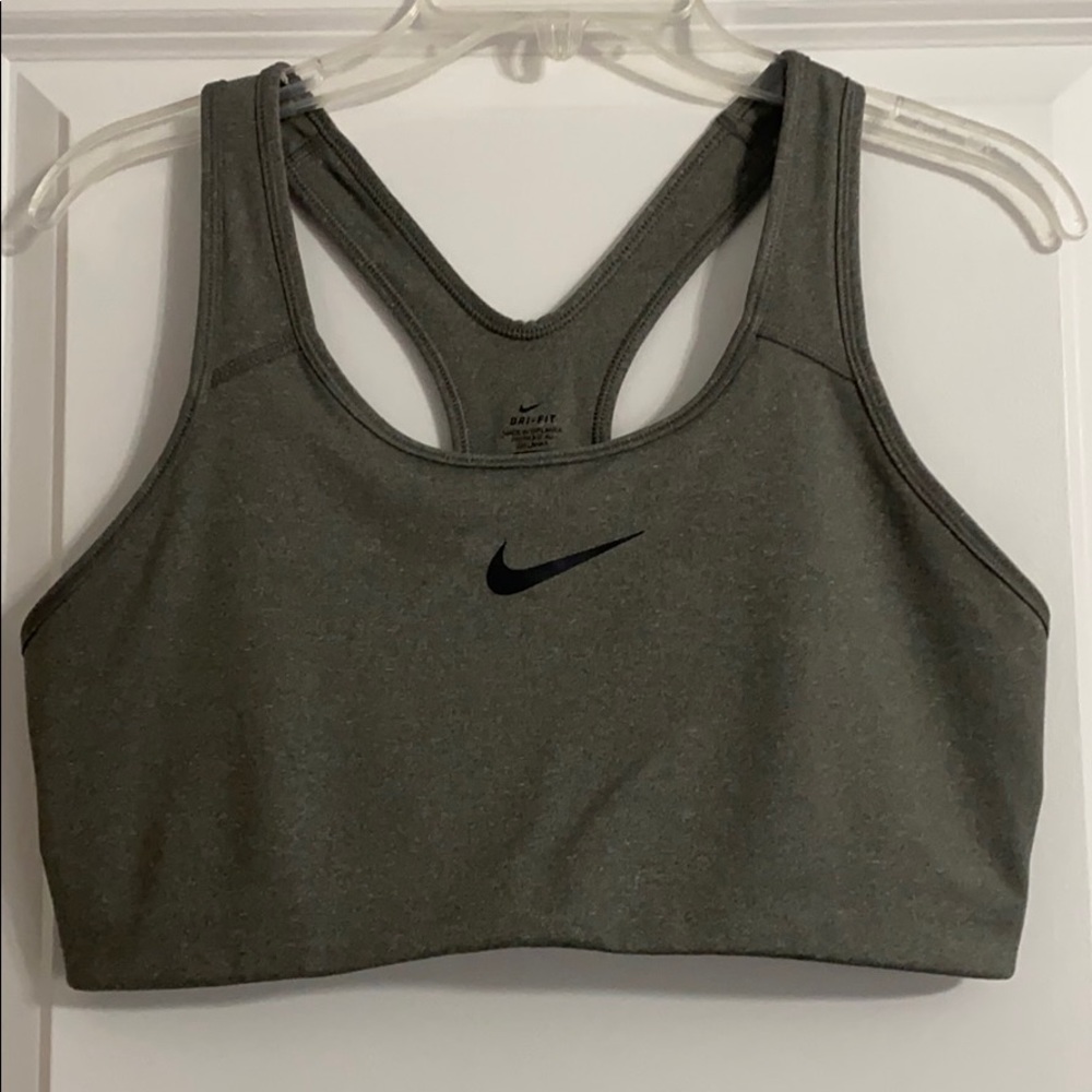 Nike Classic Swoosh Sports Bra